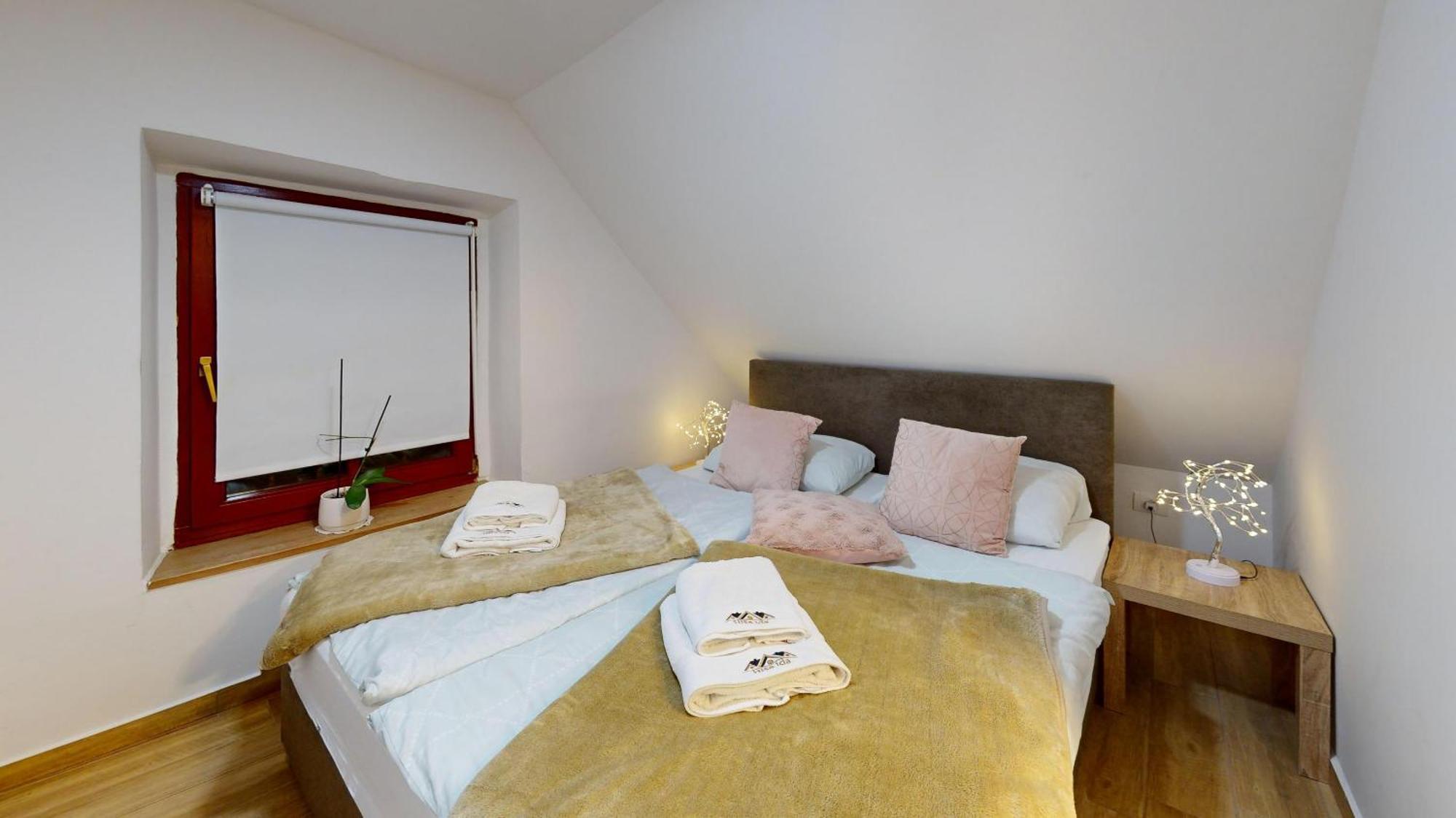 Resort Hisa Ida - Apartments With Hot Tub And Sauna Ivancna Gorica Szoba fotó